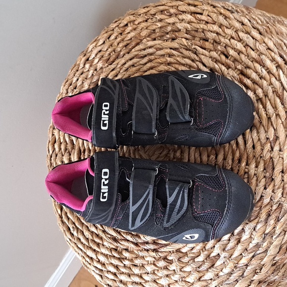 GIRO Womens Mountain Bike/Indoor Cycling Shoes Black/Pink Clips US8.25/EU40‎